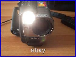 SONY CCD-TRV57E Video8 Tape Digital Video Camera HANDYCAM Complete Working Set