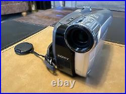 SONY DCR-HC26 MINI-DV DIGITAL CAMCORDER WithCHARGER & CARRYING CASE TESTED NICE