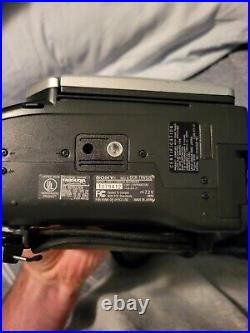 Sony DCR-TRV520 Handycam Hi8 8mm Camcorder withaccessories Read Description