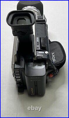 Sony DCR-TRV900 Silver 3.5 LCD NTSC MiniDV 48x Digital Zoom Camcorder WithCase