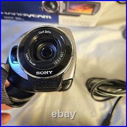 Sony Handycam DCR-SR82 Camcorder Digital Camera 60GB Dock AC adapter 2 Batteries
