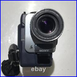 Sony Handycam DCR-TRV330 Digital8 Camcorder 700x SteadyShot Digital Zoom READ
