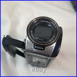 Sony Handycam HDR-CX160 3.3MP 16GB Digital Camcorder 2 Batteries & a Charger